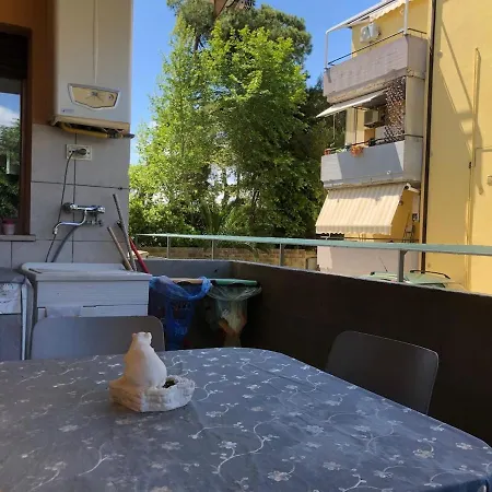 4 Beds - Air Conditioning, Just A Short Walk From The Sea Apartment