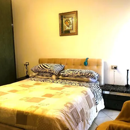 4 Beds - Air Conditioning, Just A Short Walk From The Sea Apartment
