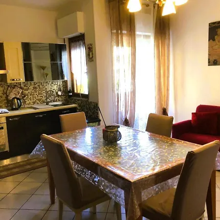 4 Beds - Air Conditioning, Just A Short Walk From The Sea Apartment Villa Rosa Di Martinsicuro